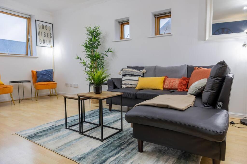 Morden London Apartment, By The Sea With Free Parking Bagian luar foto