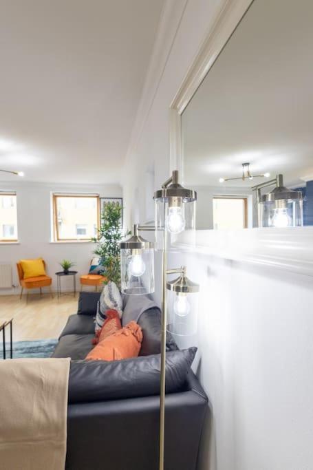 Morden London Apartment, By The Sea With Free Parking Bagian luar foto