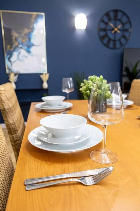 Morden London Apartment, By The Sea With Free Parking Bagian luar foto