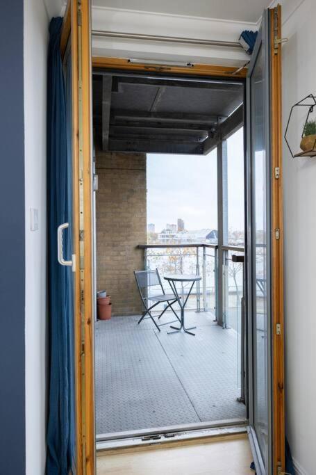 Morden London Apartment, By The Sea With Free Parking Bagian luar foto